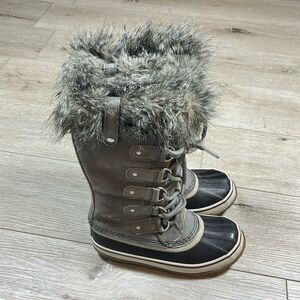 Sorel Joan Arctic Boots Kids Size 5 Gray Suede Waterproof Snow Winter Faux Fur